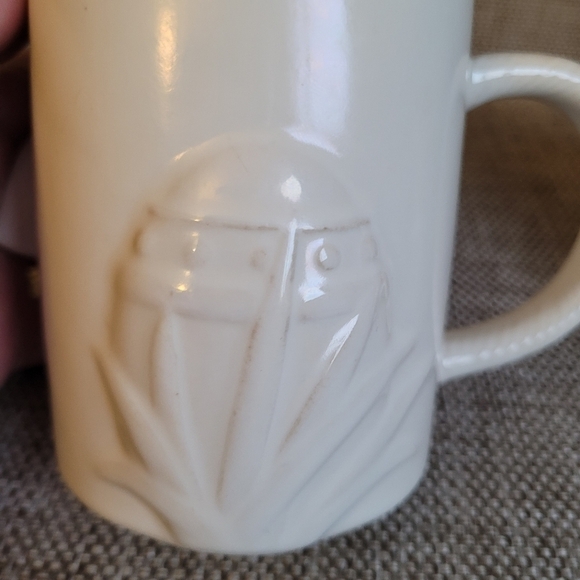 2 Bunny Rabbit Ceramic Mugs Antiqued Cream  Colour - Picture 6 of 9